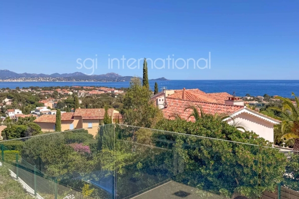 Maison de luxe à vendre à Saint-Aygulf, 1 035 000 €, Photo 1