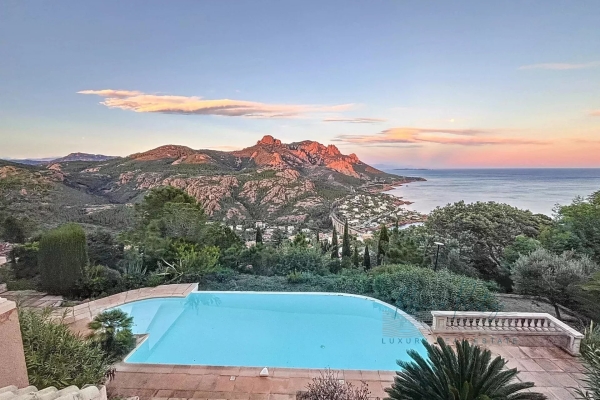 Maison de luxe à vendre à Saint-Raphaël, 1 799 000 €, Photo 1