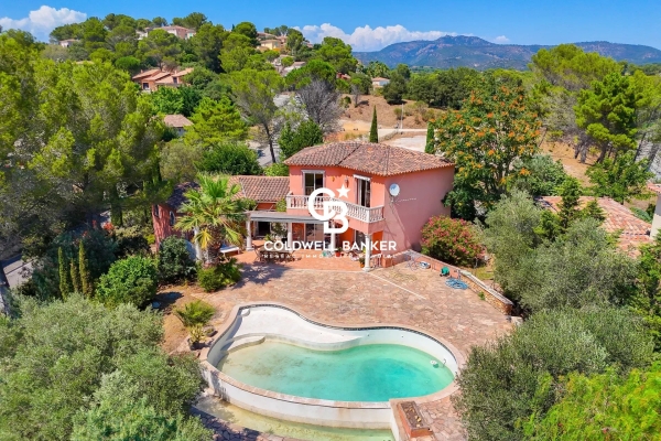 Maison de luxe à vendre à Saint-Raphaël, 809 000 €, Photo 1