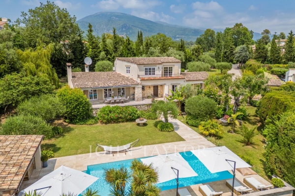 Luxury House for sale in Roquefort-les-Pins, 2 390 000 €, Photo 1
