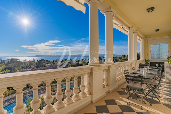 Luxury Apartment for sale in Saint-Raphaël, 1 560 000 €, Photo 1