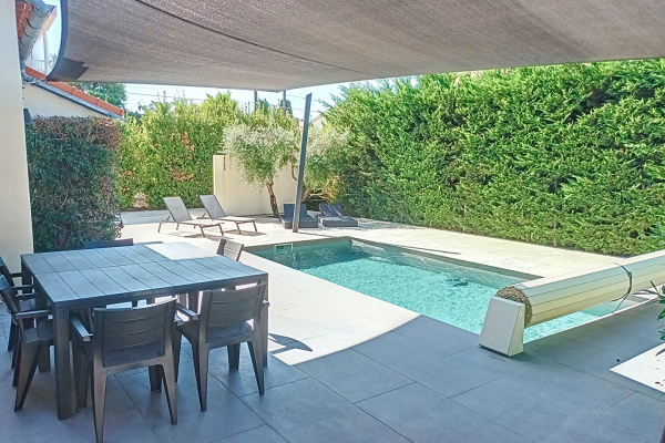 Maison de luxe à louer à Six Fours les Plages, 2 900 €, Photo 1