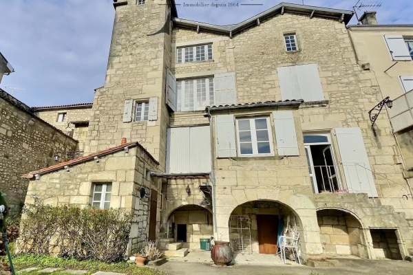 Maison de luxe à vendre à Pons, 375 000 €, Photo 1