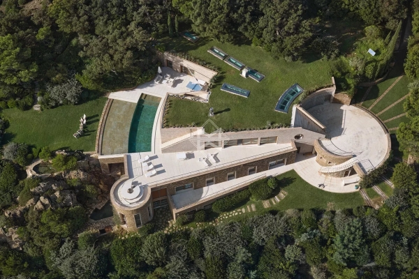 Maison de luxe à louer à Bormes-les-Mimosas, 30 000 €, Photo 1