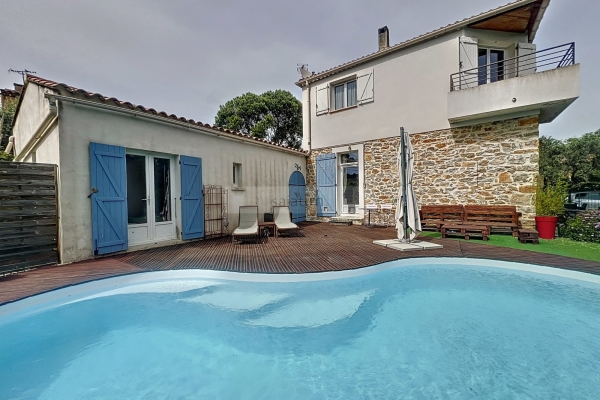 Maison de luxe à vendre à Le Castellet, 695 000 €, Photo 1