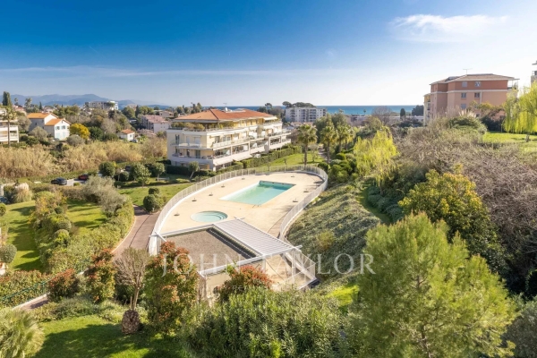 Luxury Apartment for sale in Antibes, 1 365 000 €, Photo 3