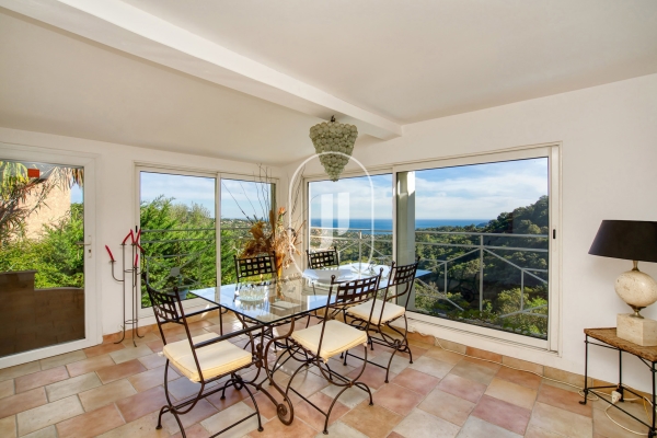 Maison de luxe à vendre à Cavalaire-sur-Mer, 1 450 000 €, Photo 1