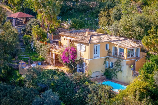 Maison de luxe à vendre à Cavalaire-sur-Mer, 1 450 000 €, Photo 1