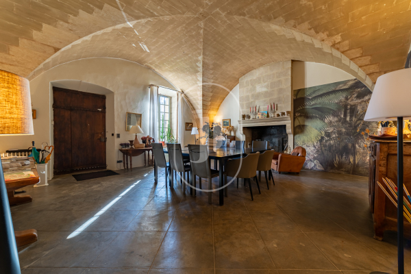 Maison de luxe à vendre à Montaren-et-Saint-Médiers, 1 350 000 €, Photo 1