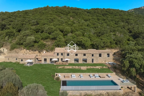 Maison de luxe à louer à Le Plan-de-La-Tour, 10 000 €, Photo 1