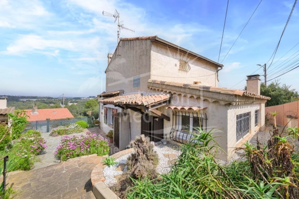Maison de luxe à vendre à Antibes, 645 000 €, Photo 1