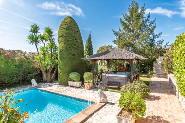 Maison de luxe à vendre à Grasse, 1 090 000 €, Photo 1