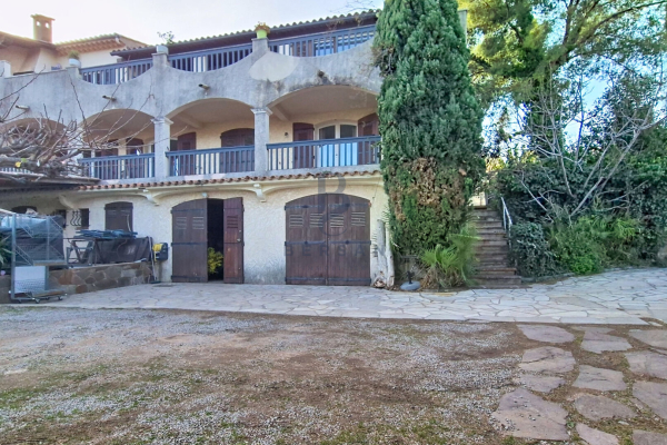 Maison de luxe à vendre à Saint-Raphaël, 799 000 €, Photo 3