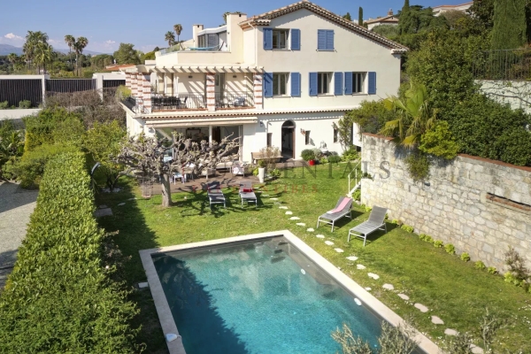 Maison de luxe à louer à Cap d'Antibes, 62 500 €, Photo 1