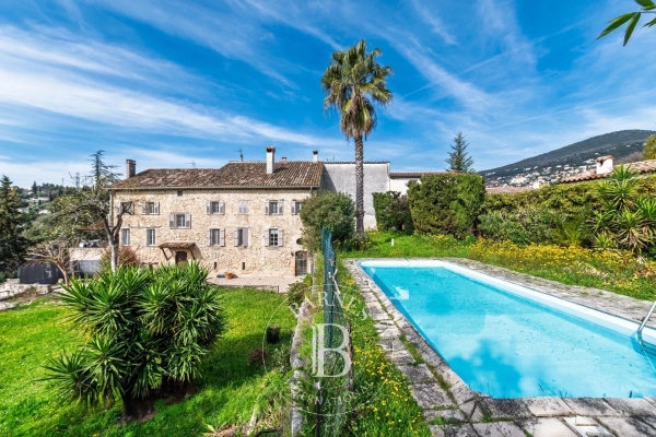 Maison de luxe à vendre à Grasse, 995 000 €, Photo 1
