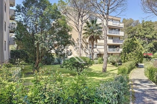 Appartement de luxe à vendre à Saint-Raphaël, 329 000 €, Photo 1