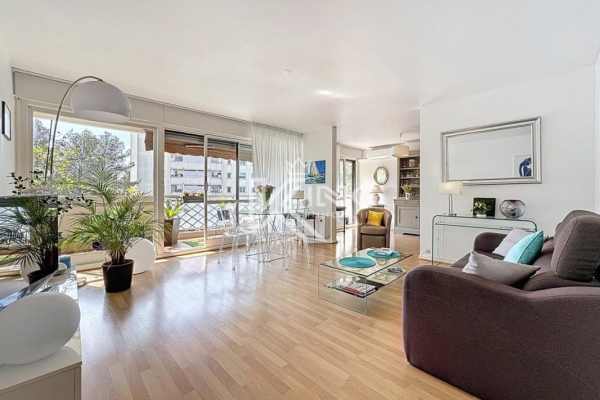 Appartement de luxe à vendre à Saint-Raphaël, 329 000 €, Photo 2