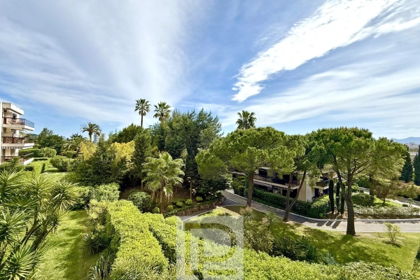 Luxury Apartment for sale in Cannes, 799 000 €, Photo 1