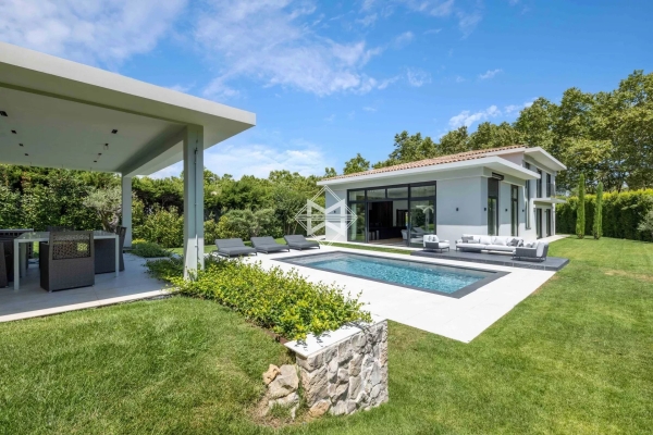 Maison de luxe à louer à Mougins, 20 000 €, Photo 1