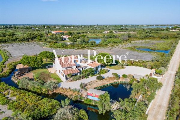 Maison de luxe à vendre à Saintes-Maries-de-La-Mer, 1 350 000 €, Photo 1