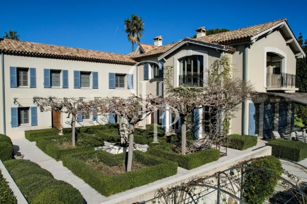 Luxury House for rental in Antibes, 26 500 €, Photo 1