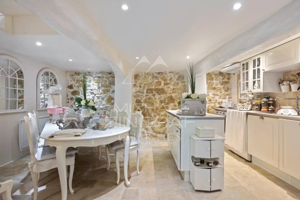 Luxury Apartment for sale in Châteauneuf-Grasse, 570 000 €, Photo 5
