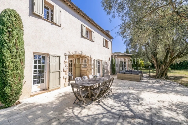 Maison de luxe à vendre à Mougins, 1 850 000 €, Photo 1