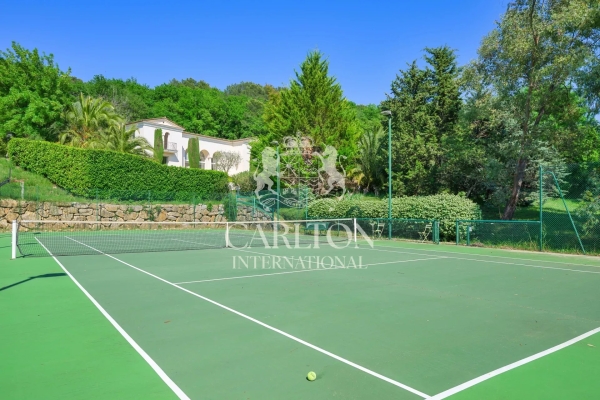 Maison de luxe à louer à Châteauneuf-Grasse, 12 500 €, Photo 1