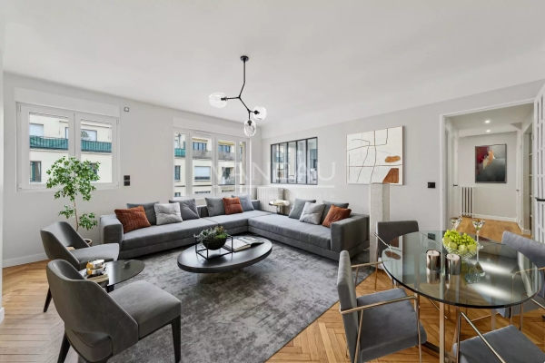 Luxury Apartment for sale in Paris 7ème, 939 600 €, Photo 1