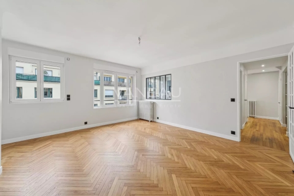 Luxury Apartment for sale in Paris 7ème, 939 600 €, Photo 2