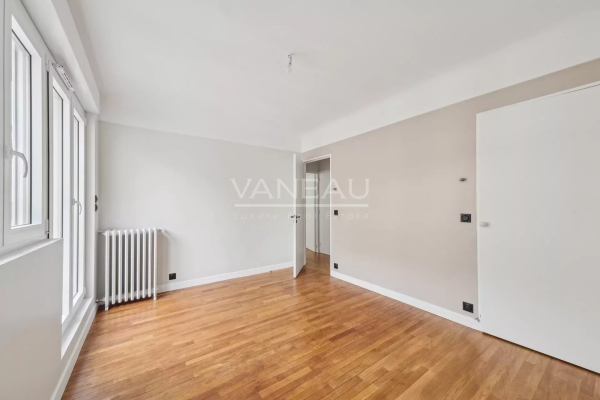 Luxury Apartment for sale in Paris 7ème, 939 600 €, Photo 6