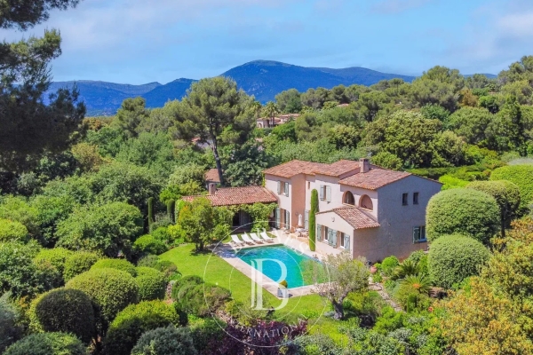Maison de luxe à vendre à Roquefort-les-Pins, 1 590 000 €, Photo 1