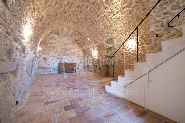 Maison de luxe à vendre à Châteauneuf-Grasse, 750 000 €, Photo 2