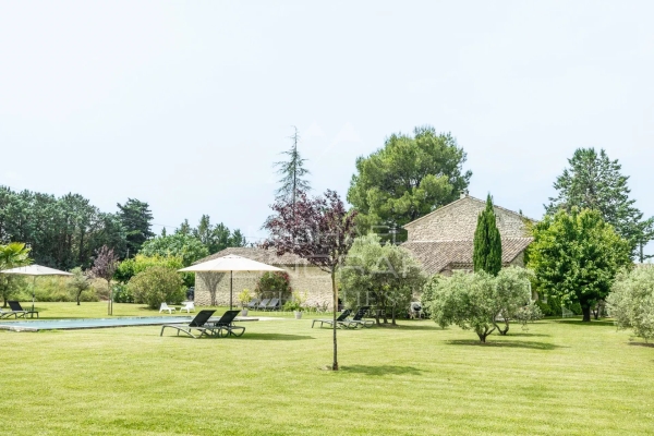 Maison de luxe à vendre à Robion, 1 798 000 €, Photo 1