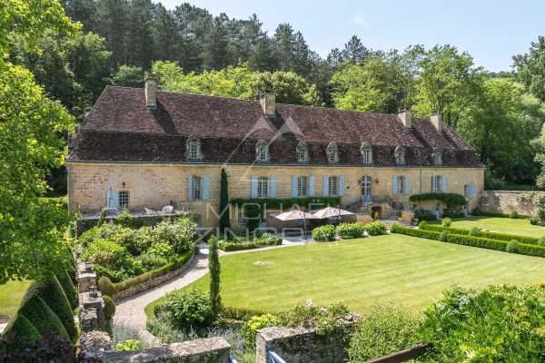 Luxury House for sale in Mauzens-et-Miremont, 3 915 000 €, Photo 1