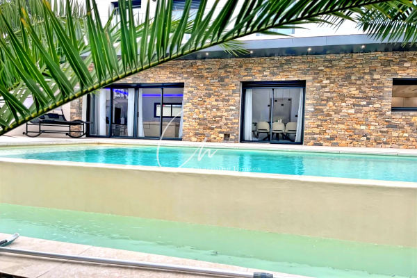 Luxury House for sale in Nîmes, 880 000 €, Photo 1