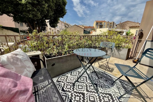 Appartement de luxe à louer à Antibes, 1 200 €, Photo 1