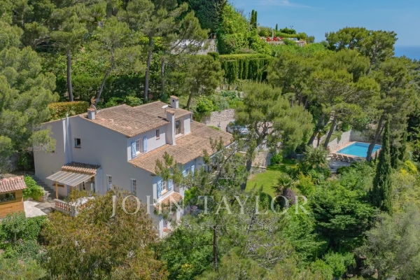 Luxury House for sale in Èze, 3 750 000 €, Photo 1