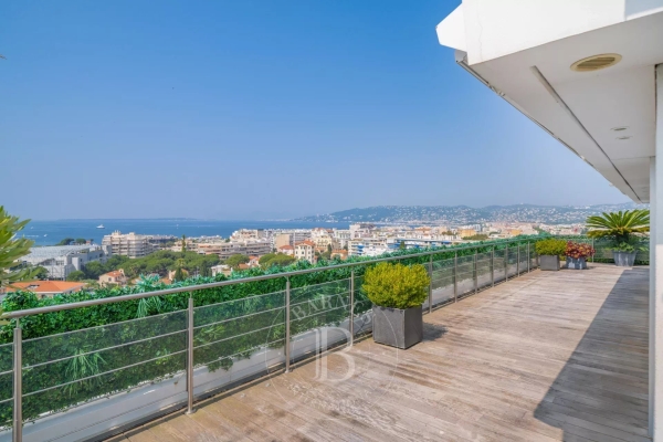 Luxury Apartment for sale in Antibes, 2 350 000 €, Photo 1