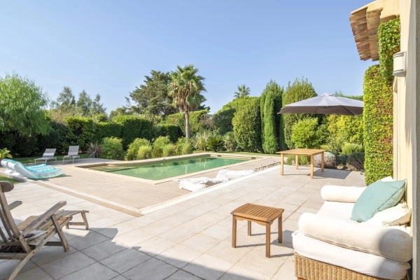 Maison de luxe à vendre à Antibes, 1 890 000 €, Photo 1