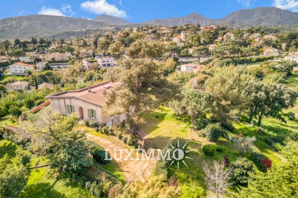 Luxury House for sale in Mandelieu-la-Napoule, 1 390 000 €, Photo 1