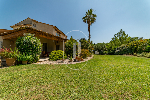 Maison de luxe à vendre à Montaren-et-Saint-Médiers, 1 090 000 €, Photo 1