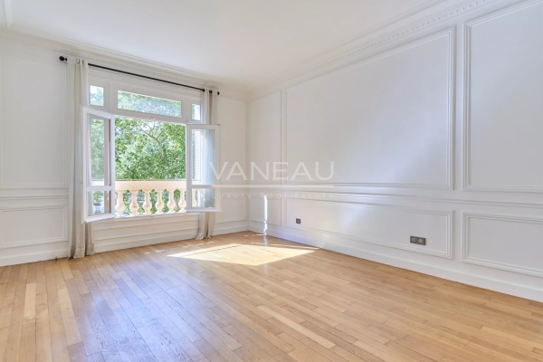 Luxury Apartment for sale in Paris 7ème, 2 680 000 €, Photo 3