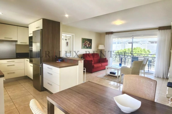 Luxury Apartment for sale in Juan-les-Pins, 795 000 €, Photo 2