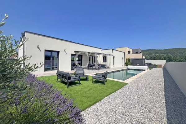 Luxury House for sale in Vaison-la-Romaine, 599 000 €, Photo 1