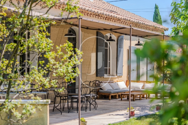 Maison de luxe à vendre à Saint-Rémy-de-Provence, 1 590 000 €, Photo 1