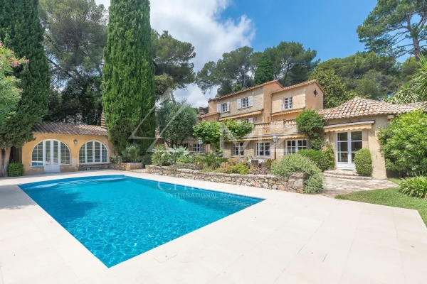 Maison de luxe à vendre à Antibes, 3 300 000 €, Photo 1