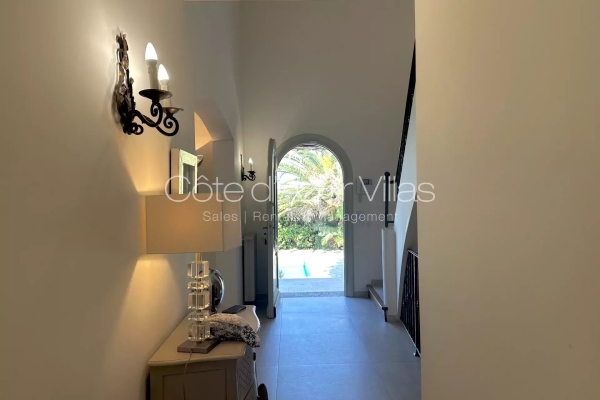 Maison de luxe à louer à Mougins, 5 500 €, Photo 3