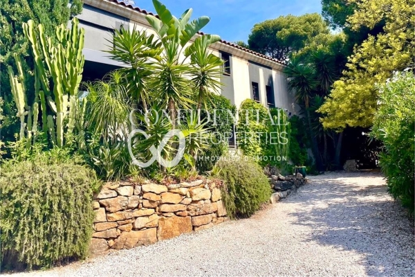 Maison de luxe à vendre à Sanary-sur-Mer, 1 565 000 €, Photo 1