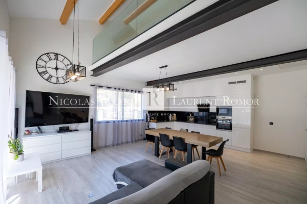 Maison de luxe à vendre à Nice, 549 000 €, Photo 1